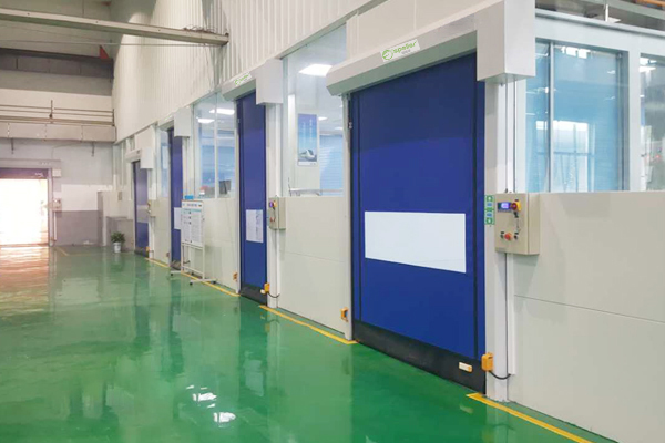 醫藥廠安裝拉鏈快速卷簾門真好看