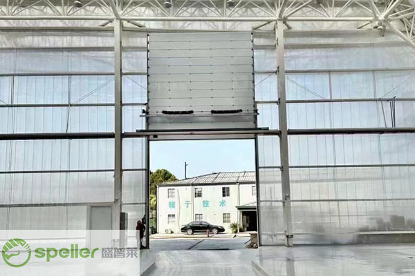 工廠現代化建設工業提升門成為其配套用門