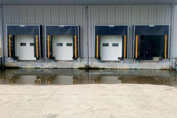 工業級防盜提升門，堅固耐用，一鍵聯動助力碼頭出貨效率升級