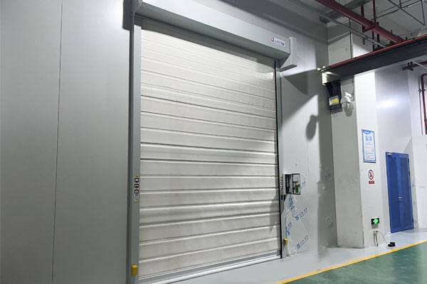 盛普萊保溫型快速卷簾門：制藥廠冷庫的溫控節能利器